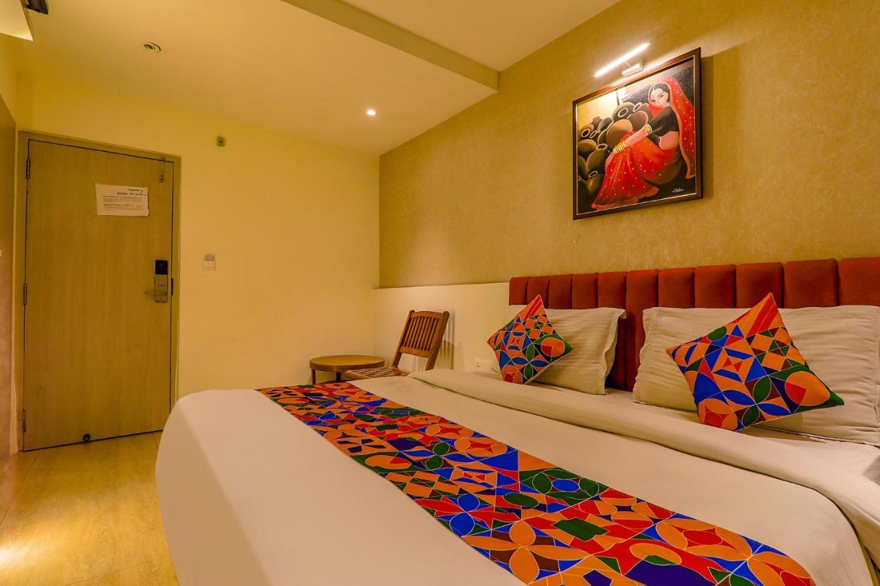 Townhouse Geetraj Near Shalimar Gateway Lucknow Hotel Exterior photo