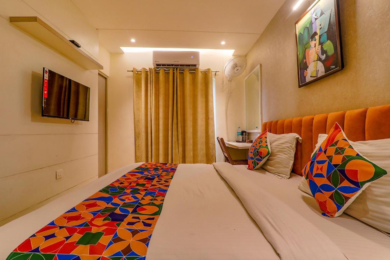 Townhouse Geetraj Near Shalimar Gateway Lucknow Hotel Exterior photo