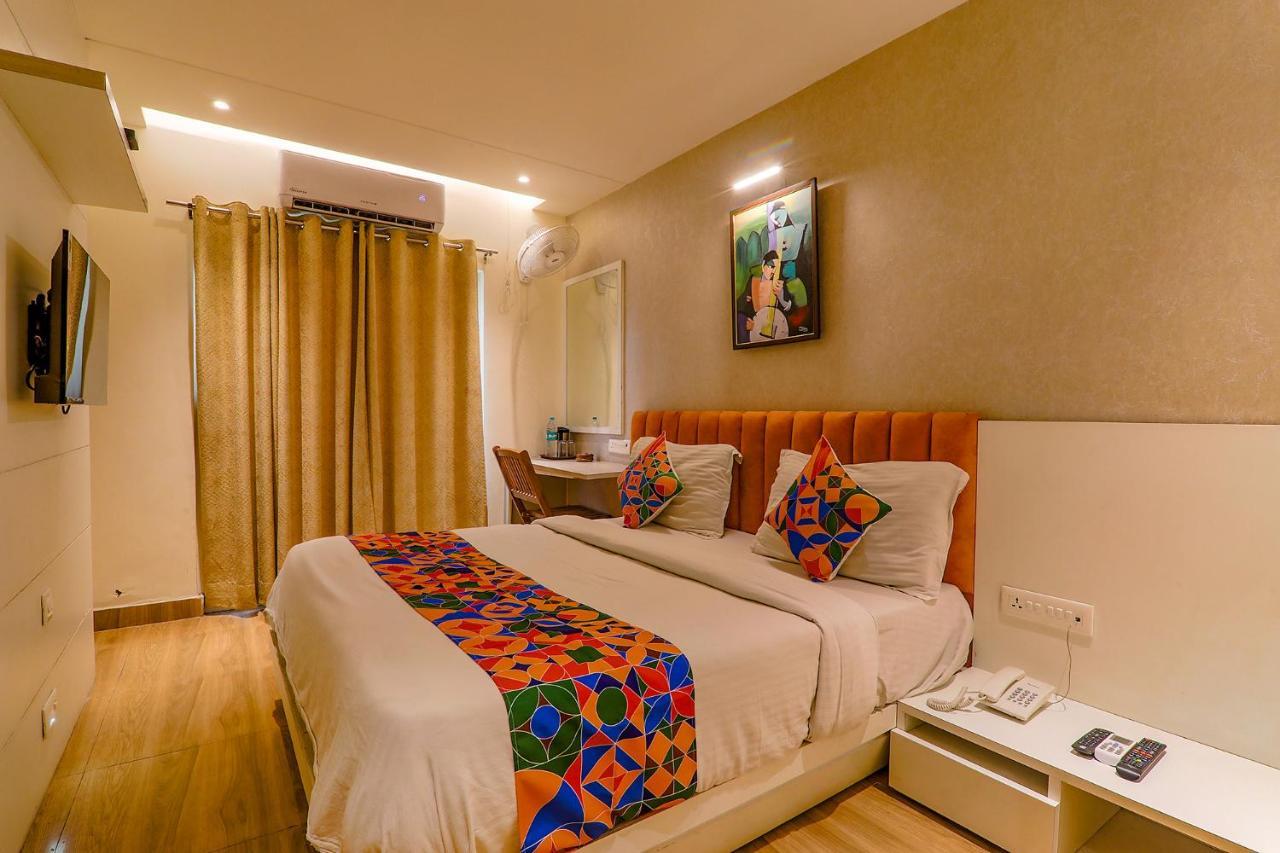 Townhouse Geetraj Near Shalimar Gateway Lucknow Hotel Exterior photo