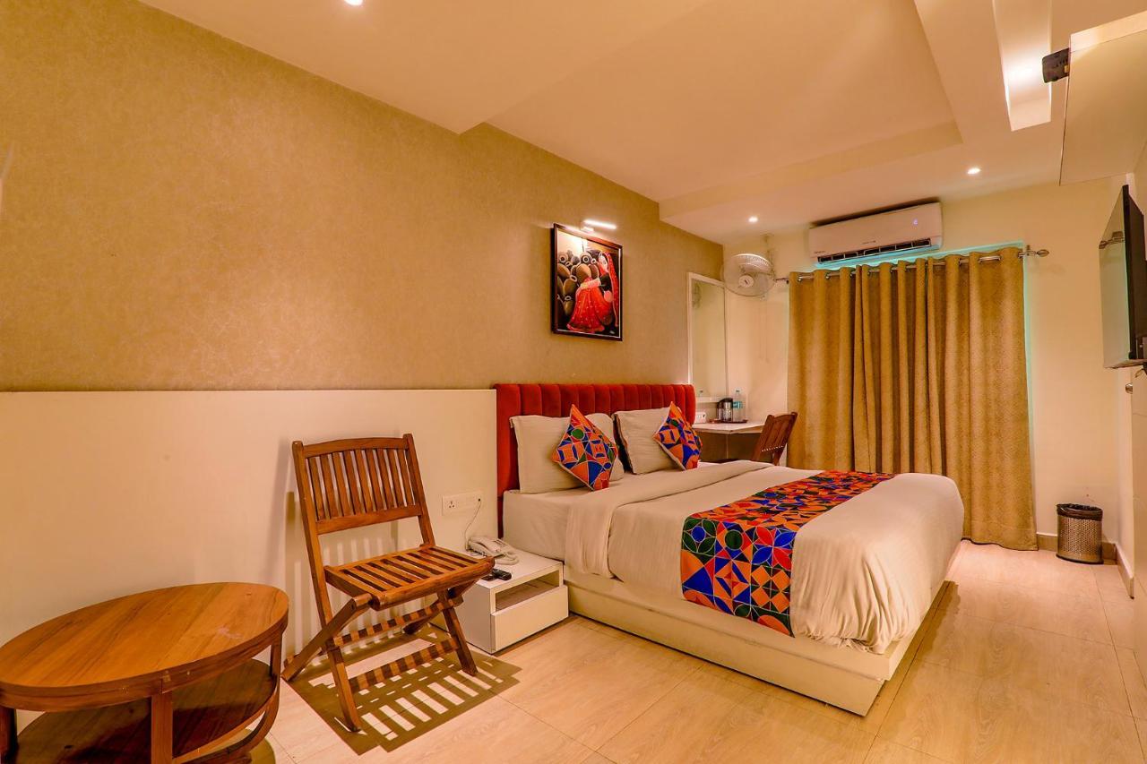 Townhouse Geetraj Near Shalimar Gateway Lucknow Hotel Exterior photo