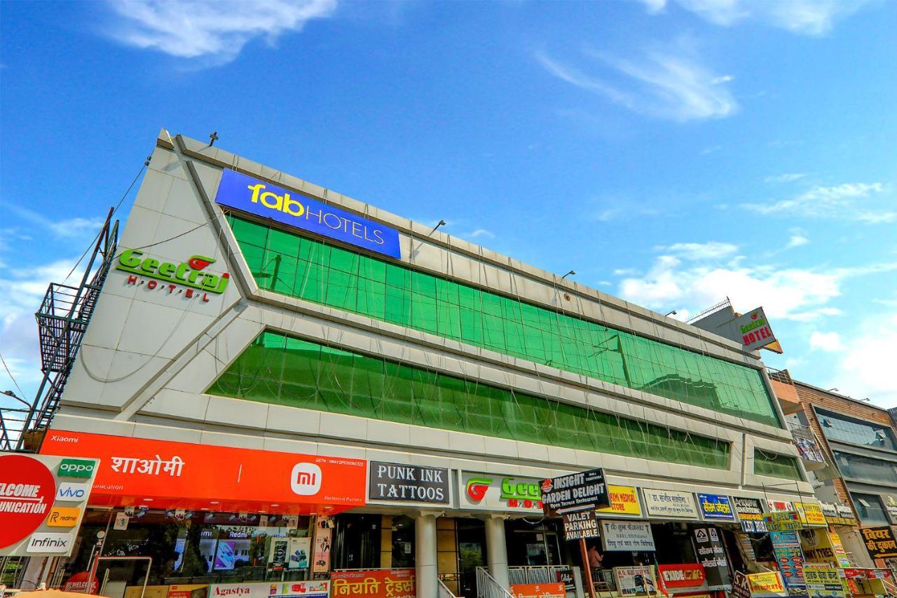 Townhouse Geetraj Near Shalimar Gateway Lucknow Hotel Exterior photo
