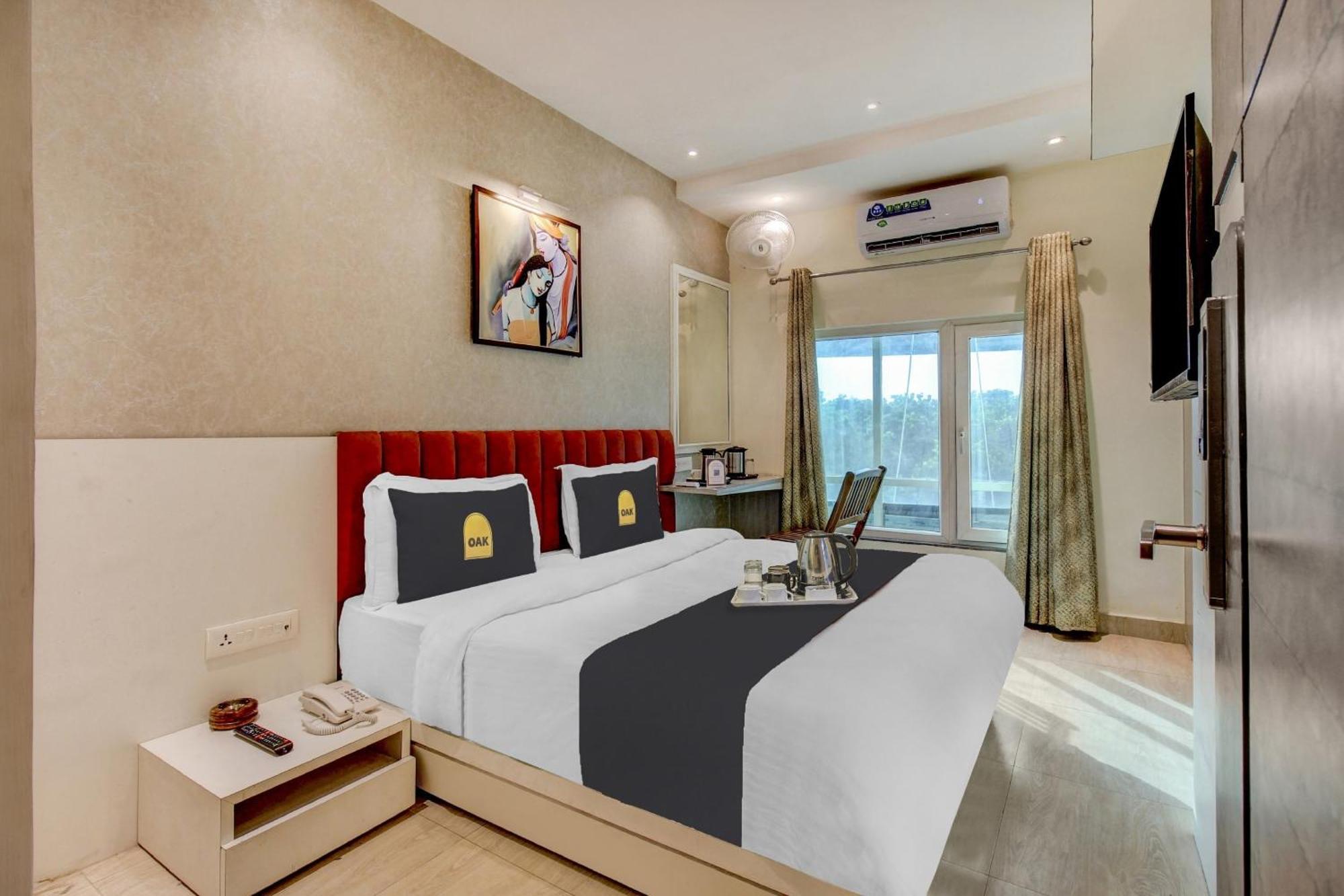 Super Townhouse Geetraj Near Shalimar Gateway Lucknow Hotel Exterior photo