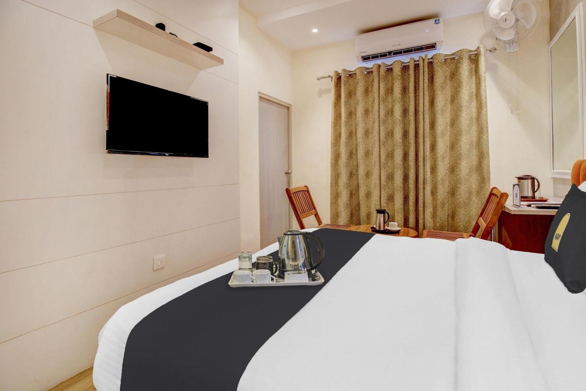 Townhouse Geetraj Near Shalimar Gateway Lucknow Hotel Exterior photo
