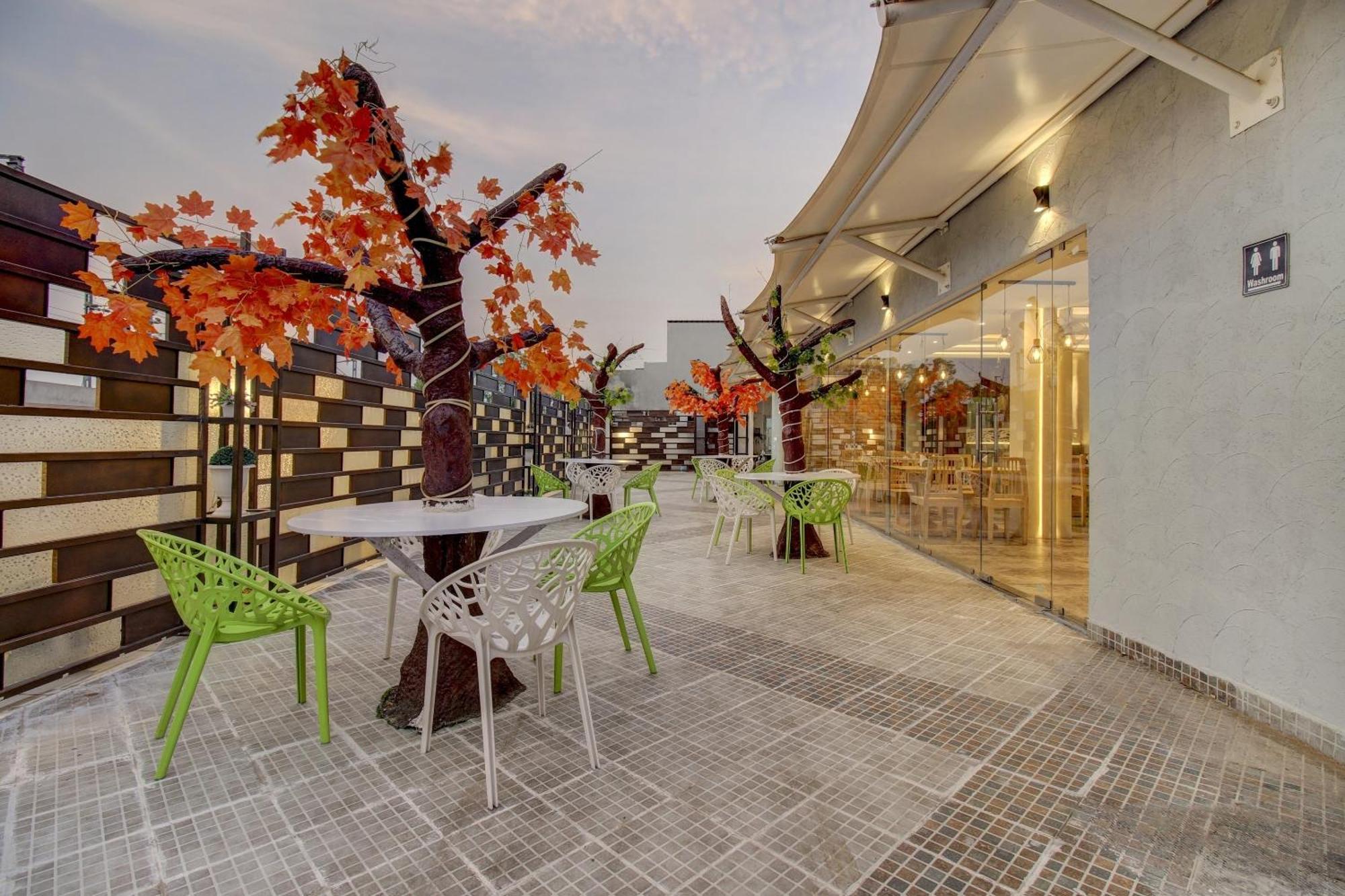 Townhouse Geetraj Near Shalimar Gateway Lucknow Hotel Exterior photo