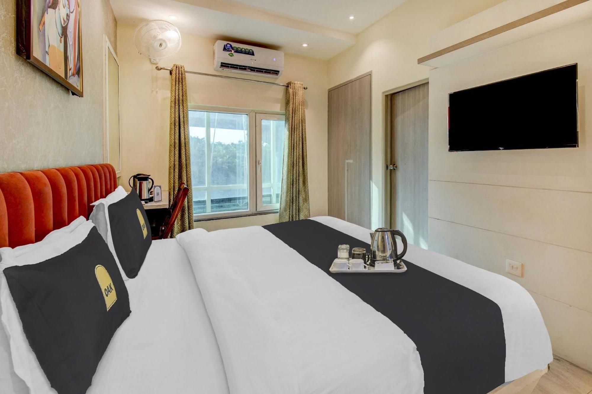 Super Townhouse Geetraj Near Shalimar Gateway Lucknow Hotel Exterior photo