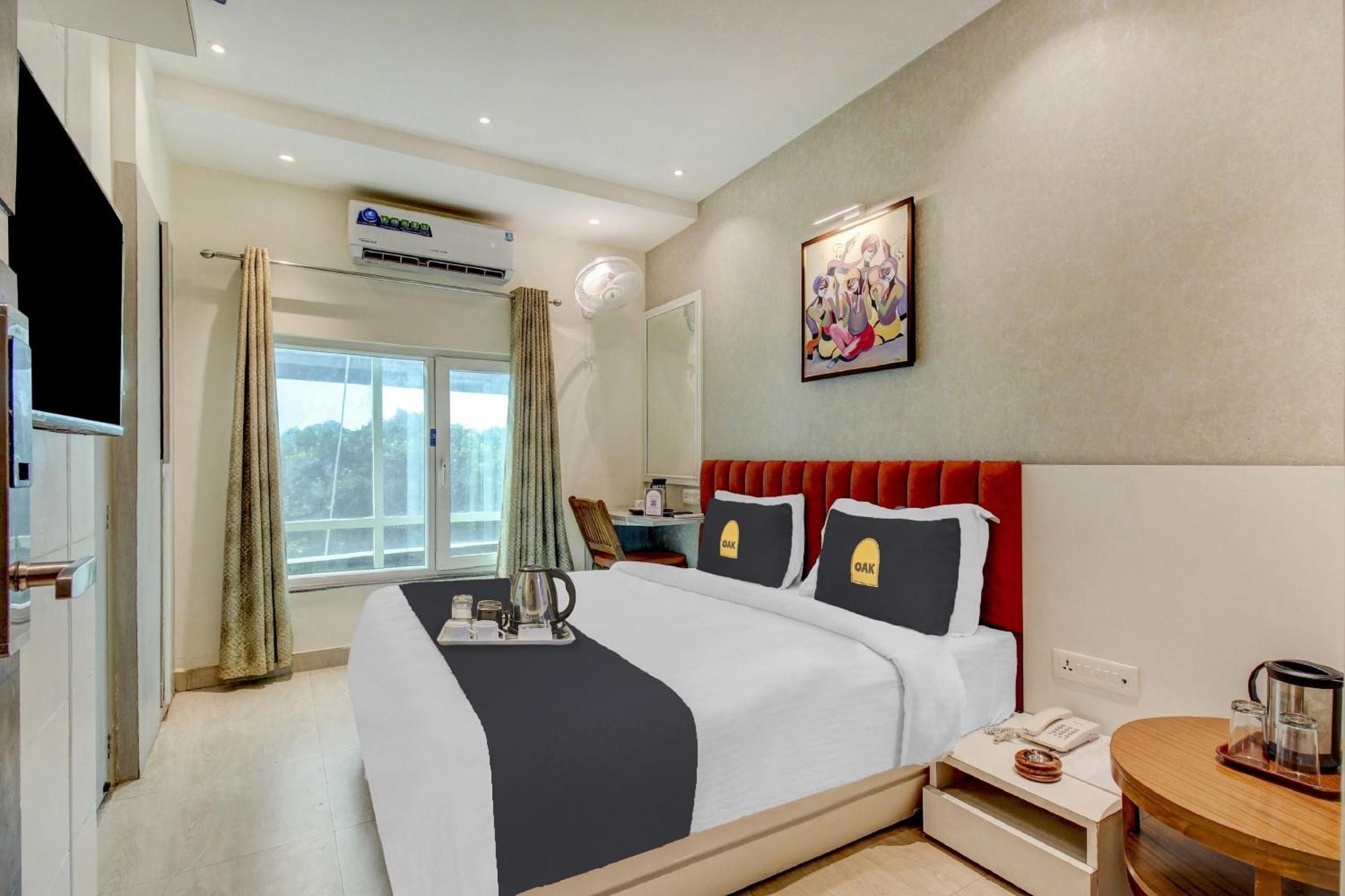 Townhouse Geetraj Near Shalimar Gateway Lucknow Hotel Exterior photo