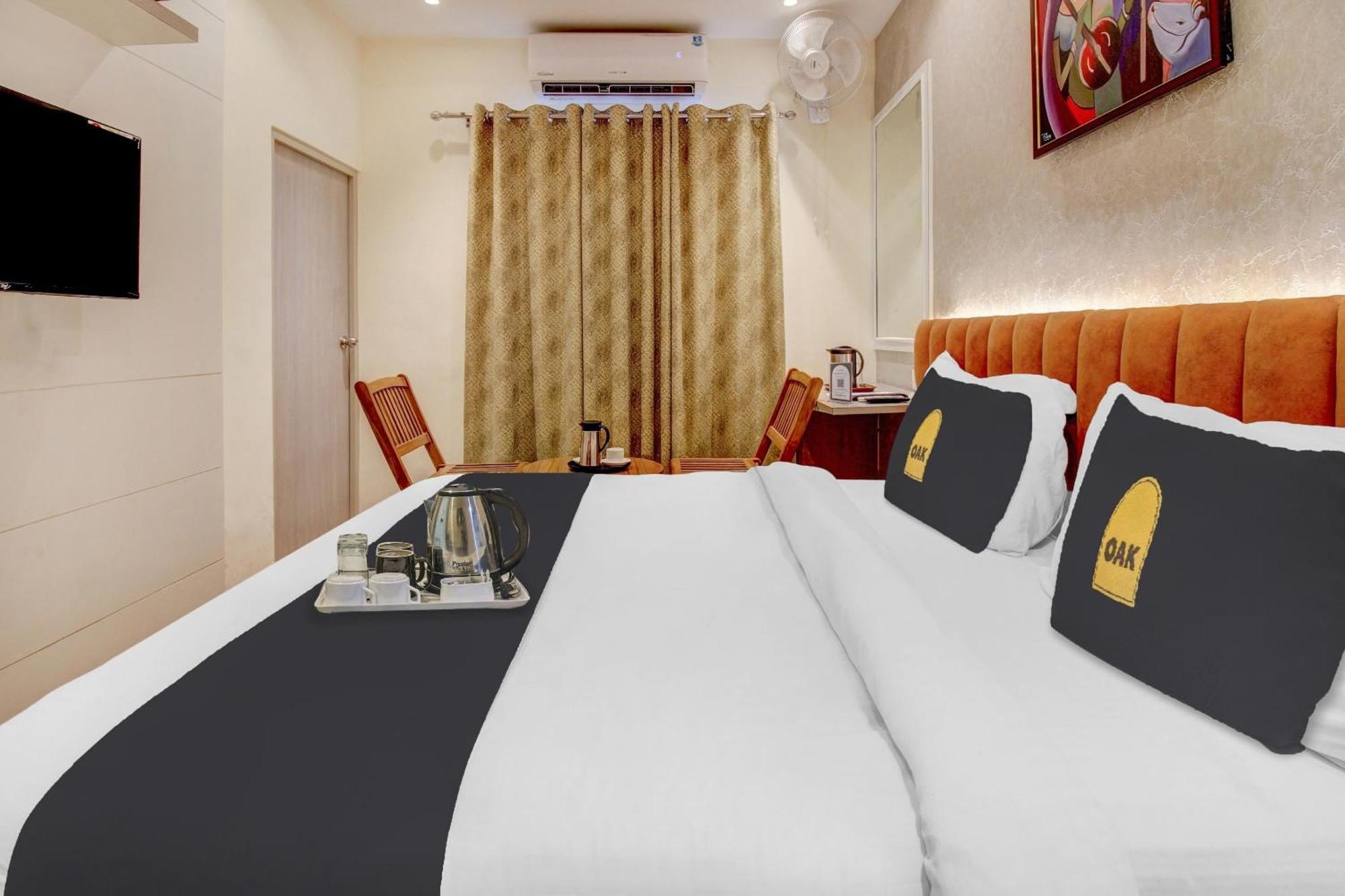 Townhouse Geetraj Near Shalimar Gateway Lucknow Hotel Exterior photo