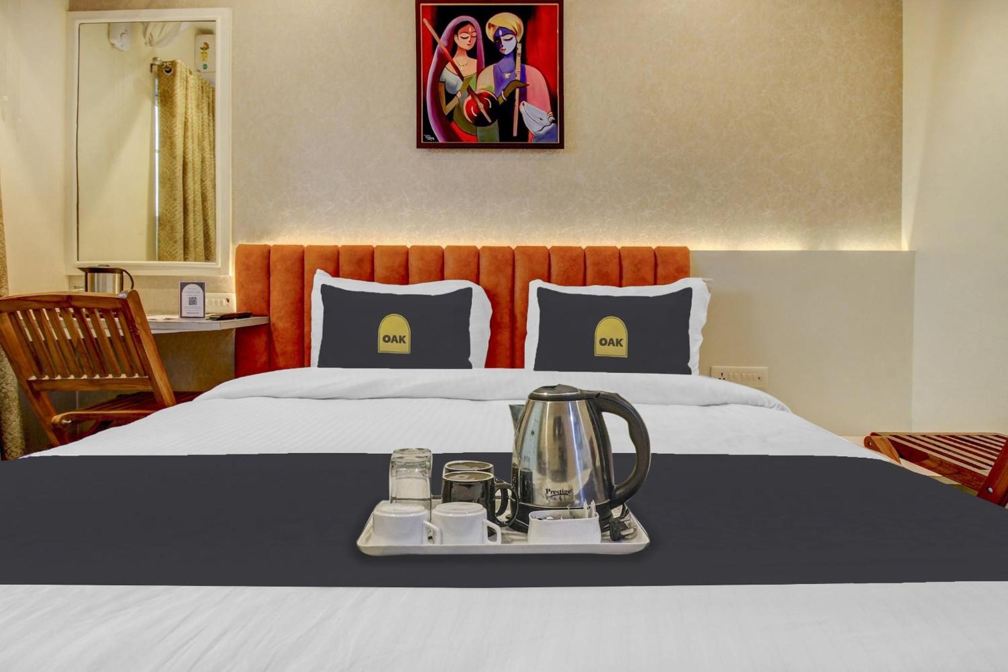 Townhouse Geetraj Near Shalimar Gateway Lucknow Hotel Exterior photo