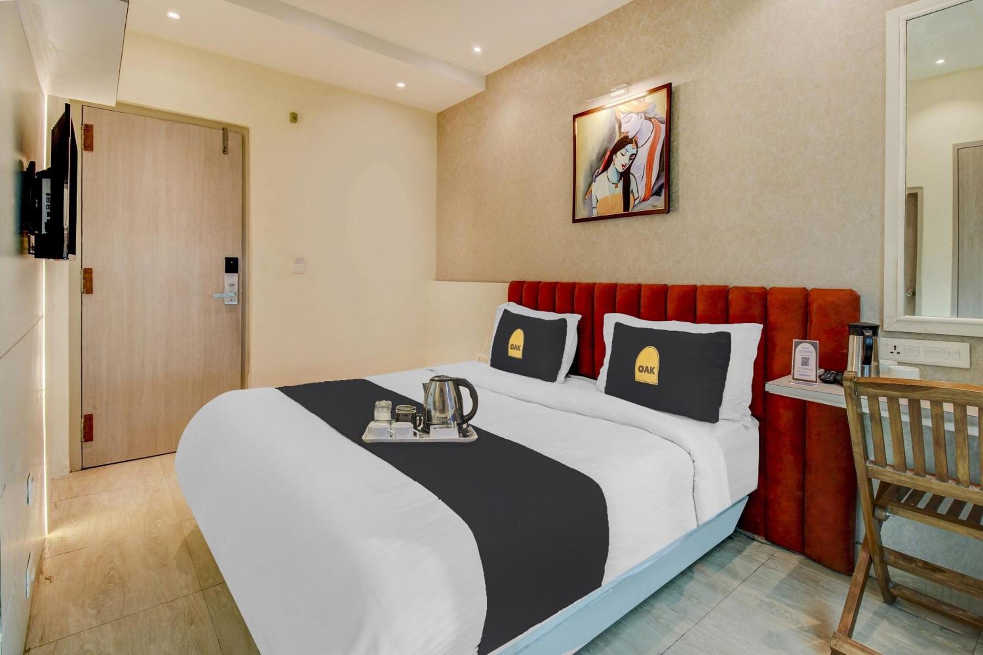 Townhouse Geetraj Near Shalimar Gateway Lucknow Hotel Exterior photo