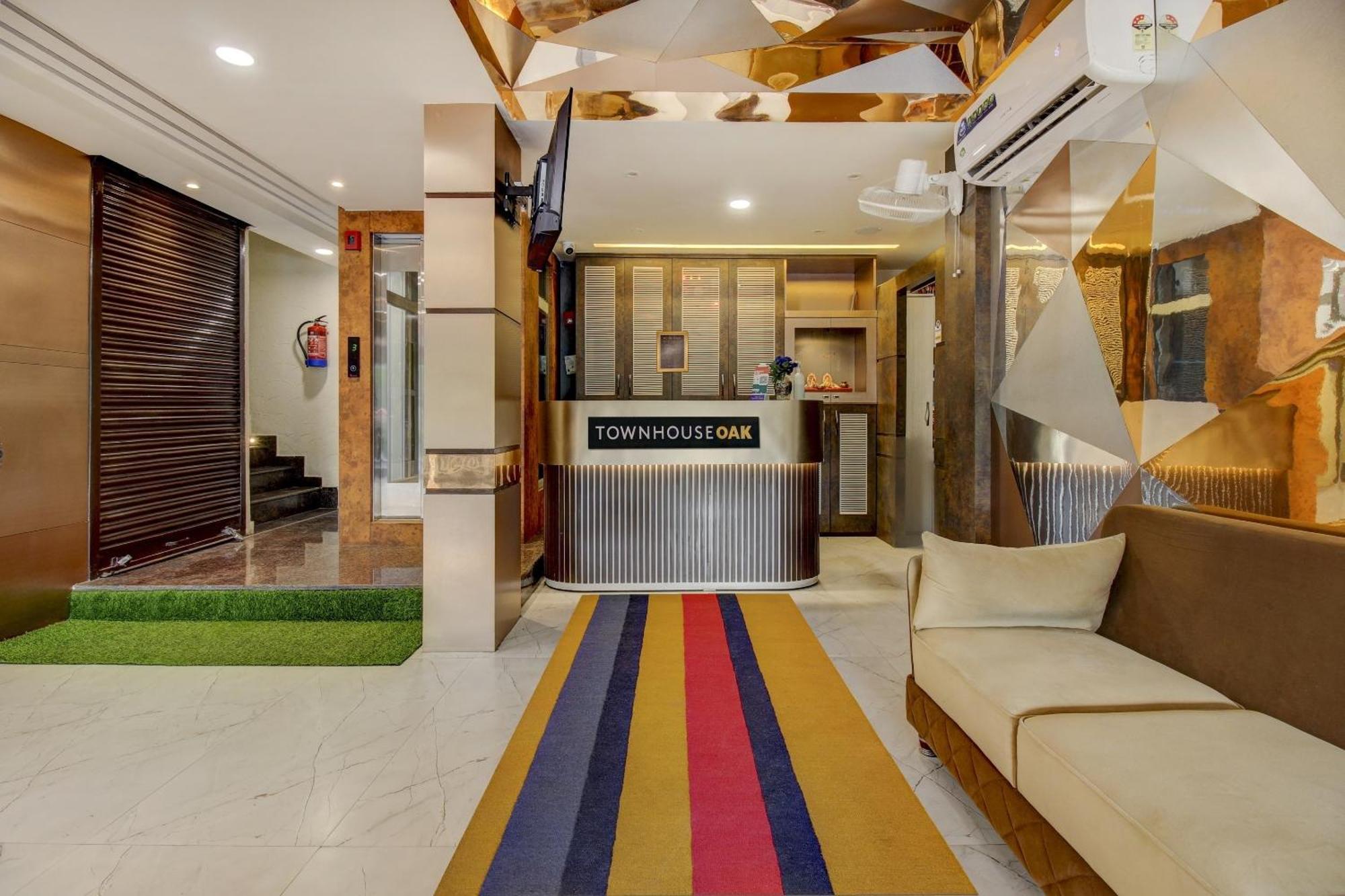 Townhouse Geetraj Near Shalimar Gateway Lucknow Hotel Exterior photo