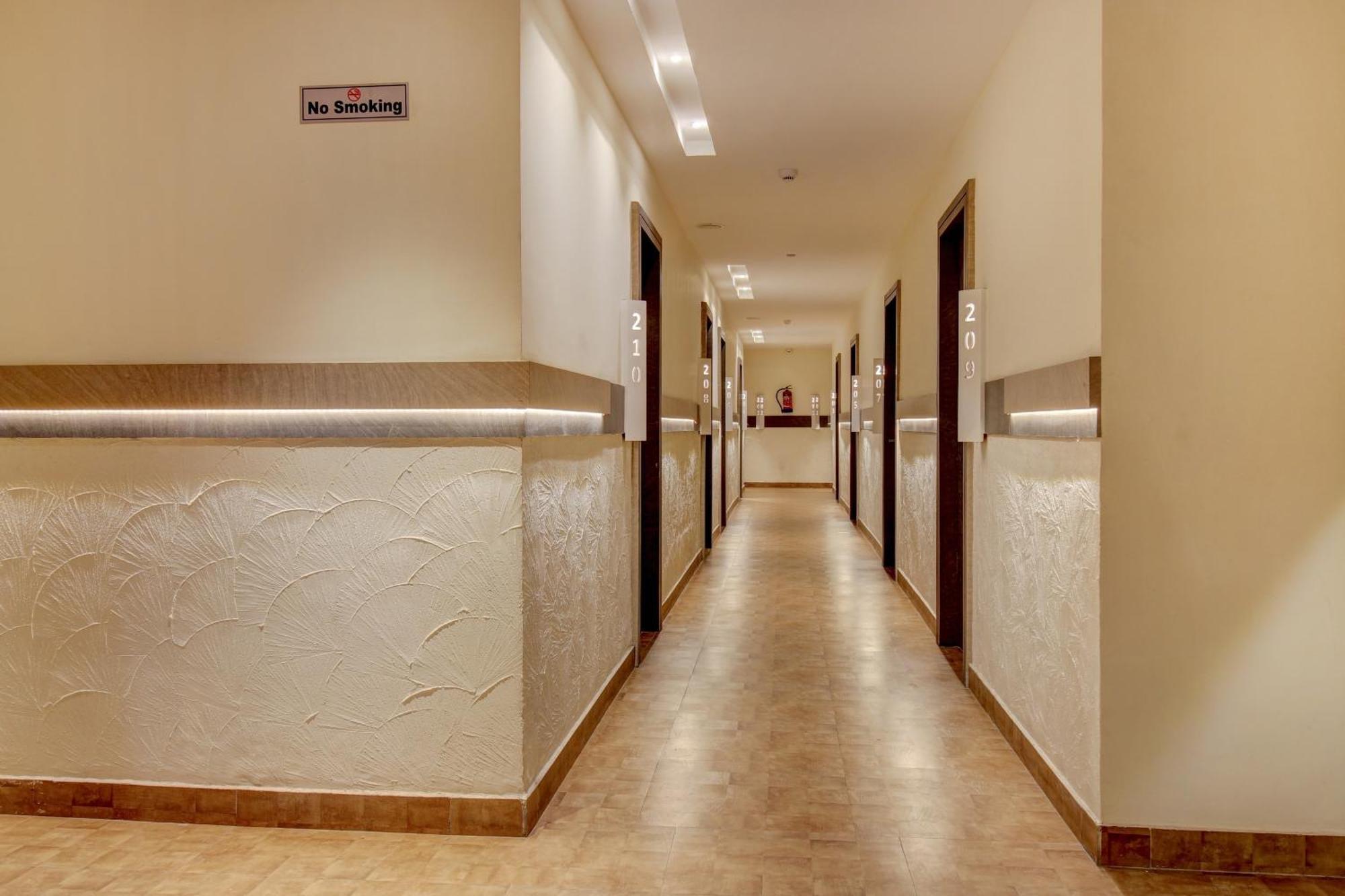 Townhouse Geetraj Near Shalimar Gateway Lucknow Hotel Exterior photo