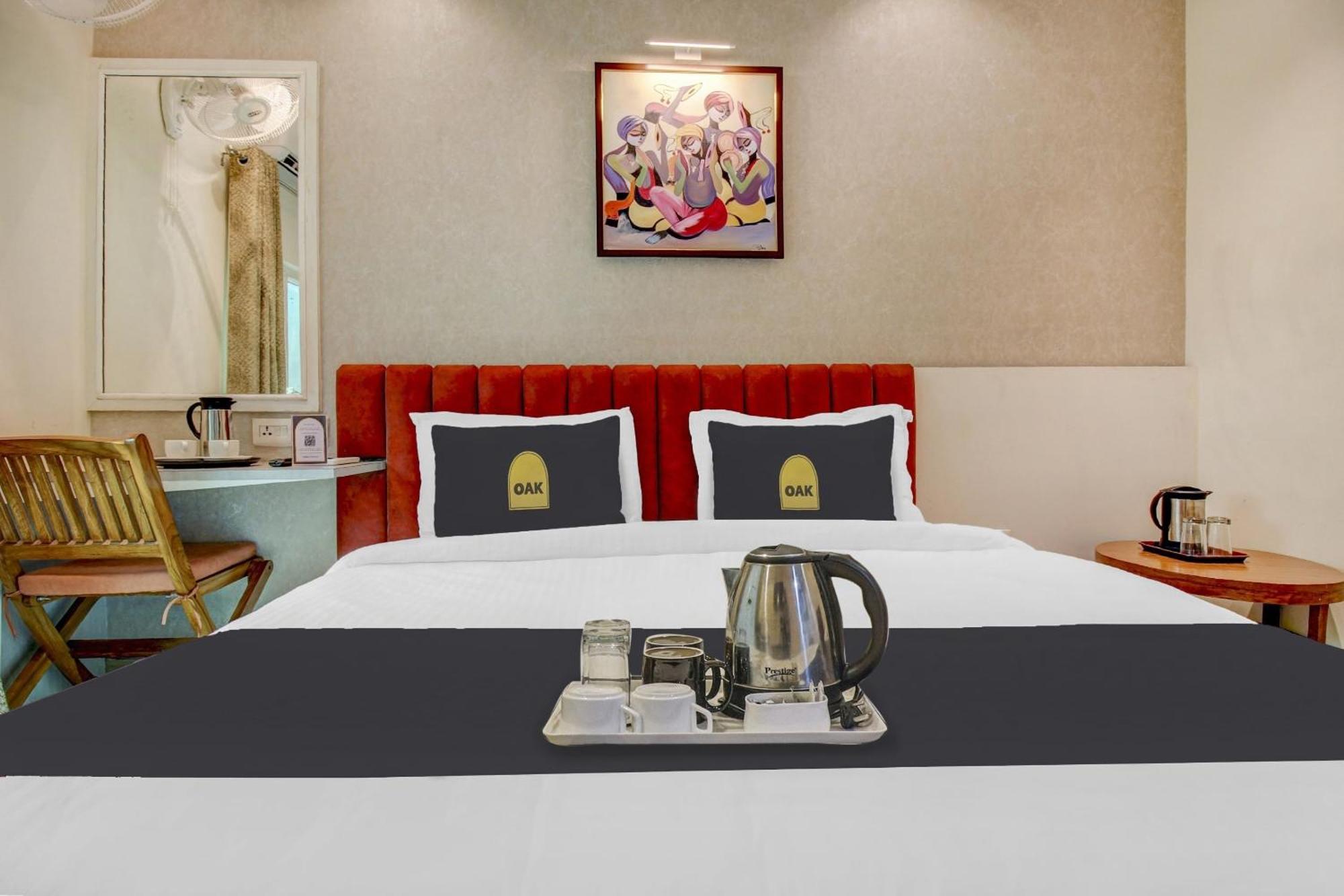 Super Townhouse Geetraj Near Shalimar Gateway Lucknow Hotel Exterior photo