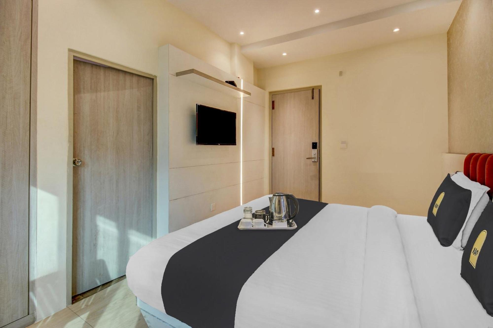 Townhouse Geetraj Near Shalimar Gateway Lucknow Hotel Exterior photo
