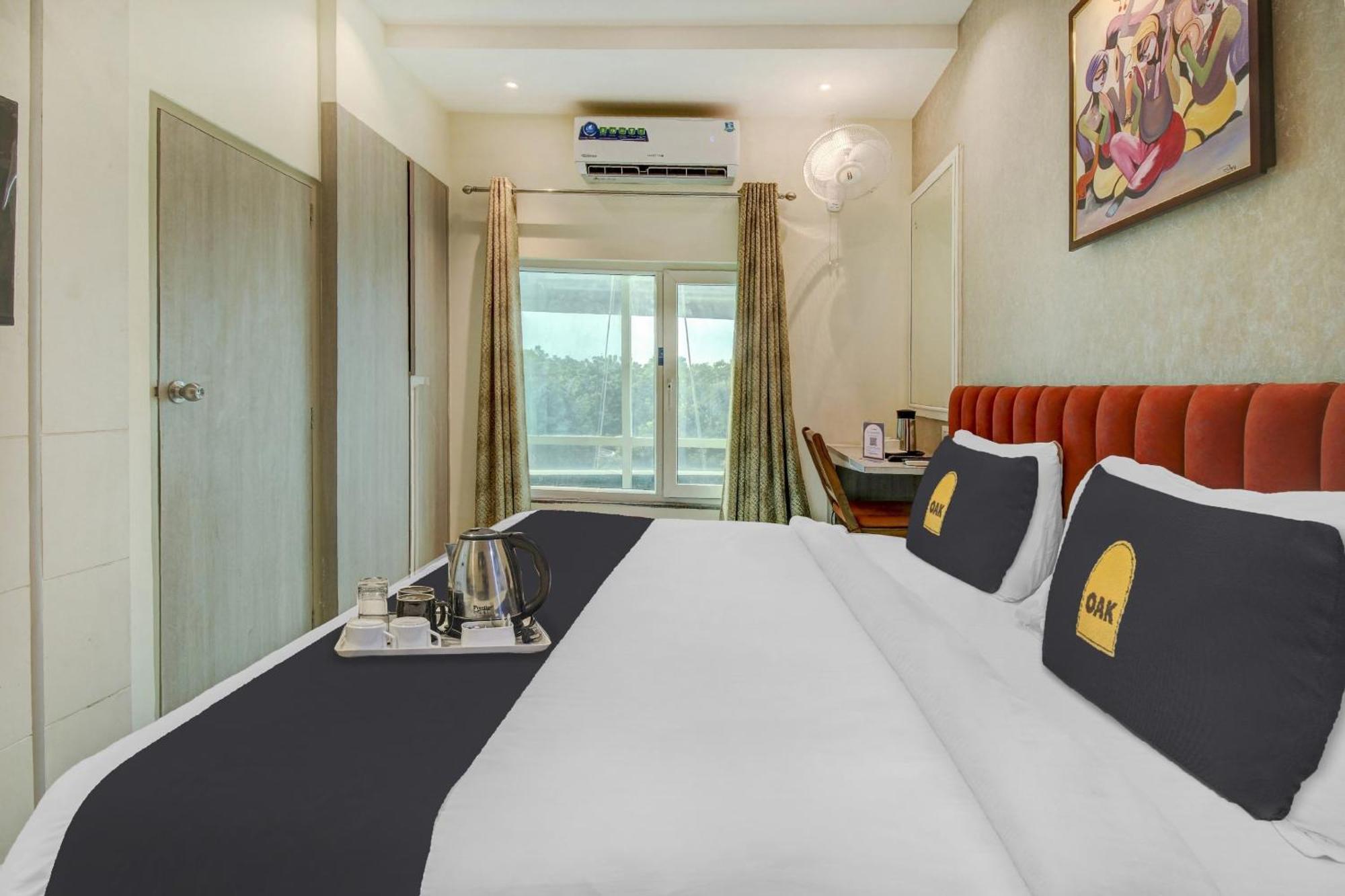 Super Townhouse Geetraj Near Shalimar Gateway Lucknow Hotel Exterior photo