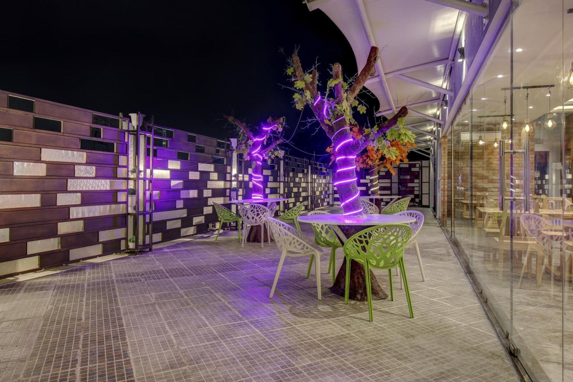 Super Townhouse Geetraj Near Shalimar Gateway Lucknow Hotel Exterior photo